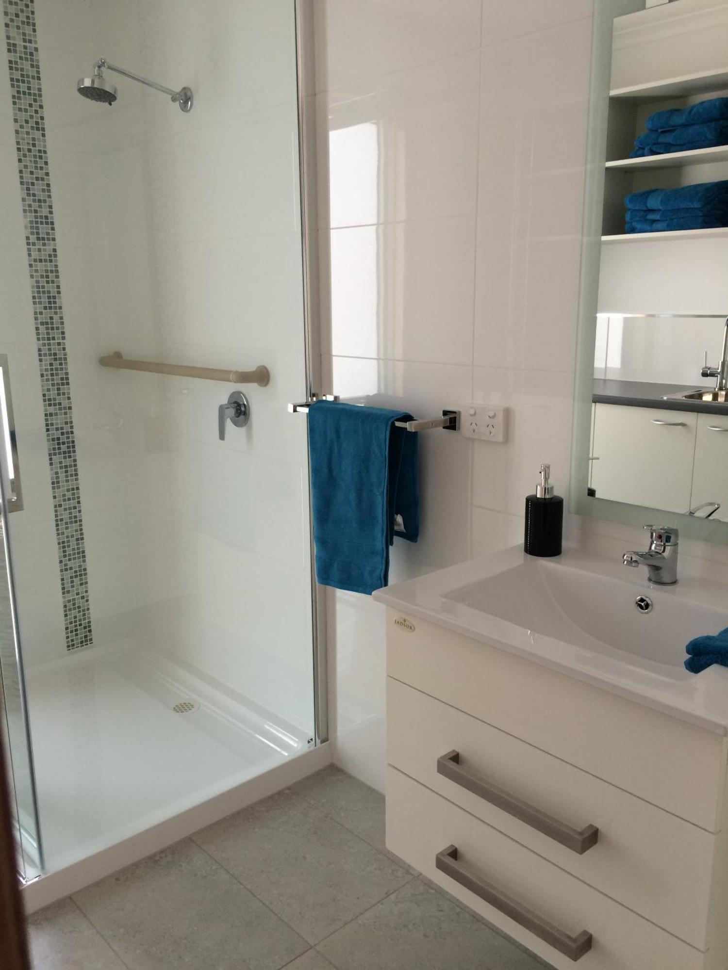 Penguin Beachfront Apartments Екстер'єр фото