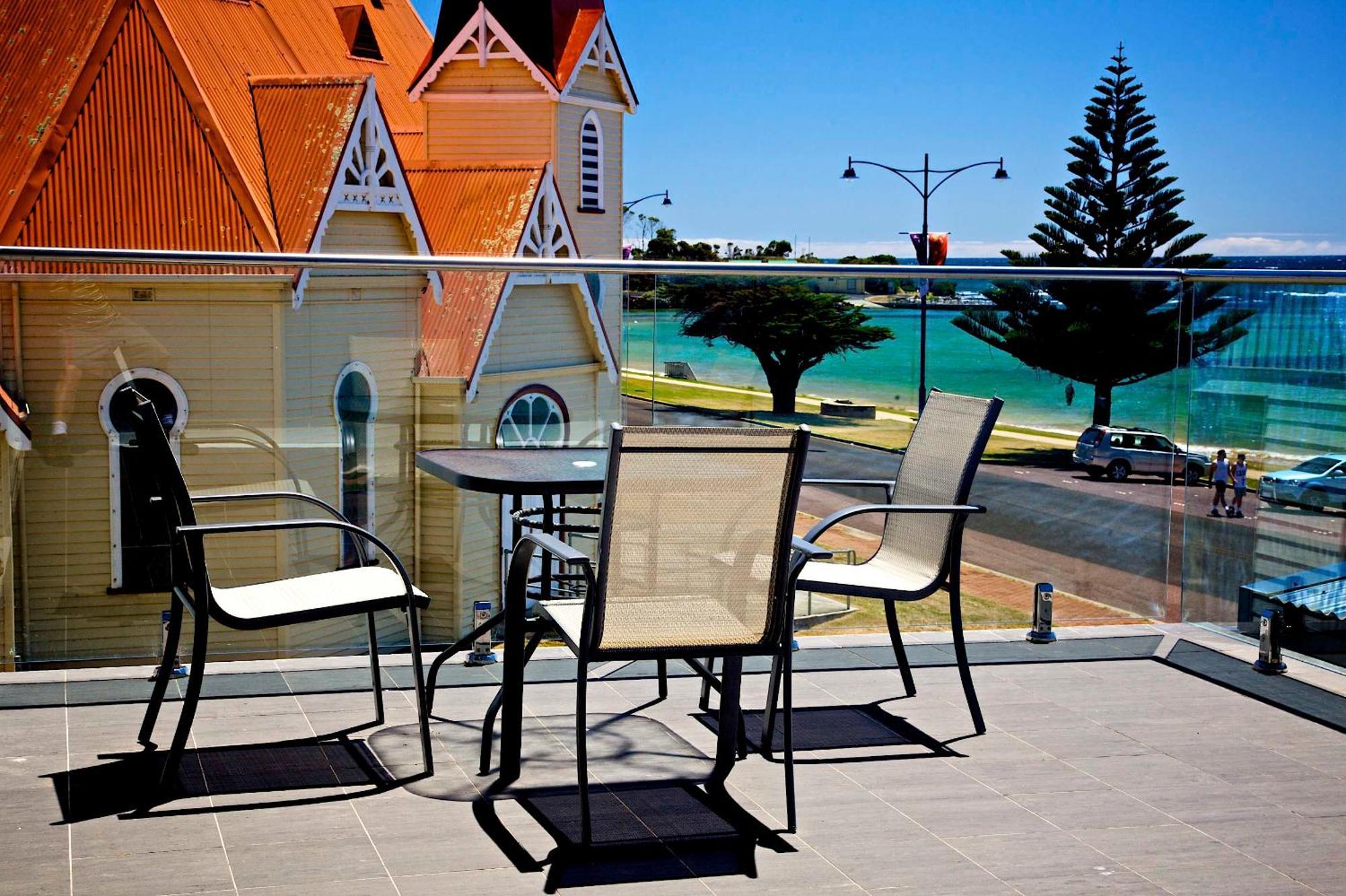 Penguin Beachfront Apartments Номер фото