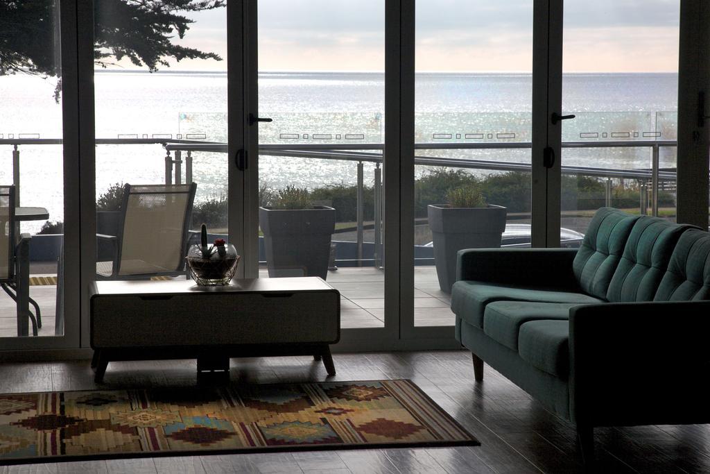 Penguin Beachfront Apartments Екстер'єр фото