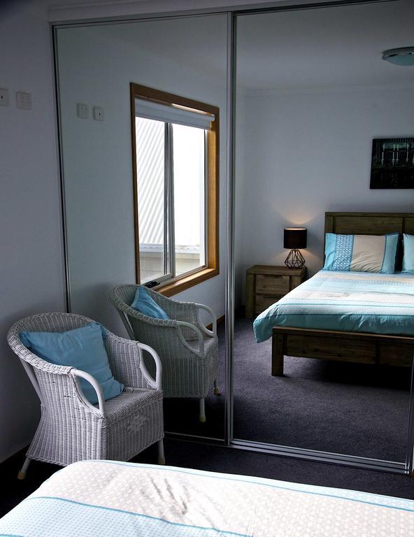 Penguin Beachfront Apartments Номер фото