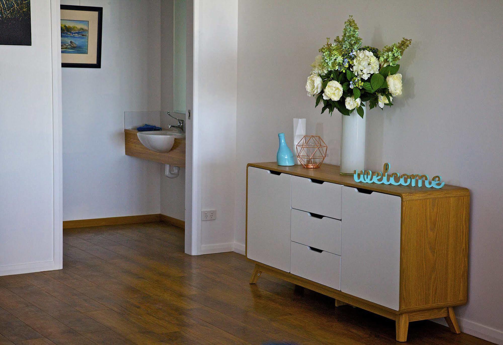 Penguin Beachfront Apartments Екстер'єр фото