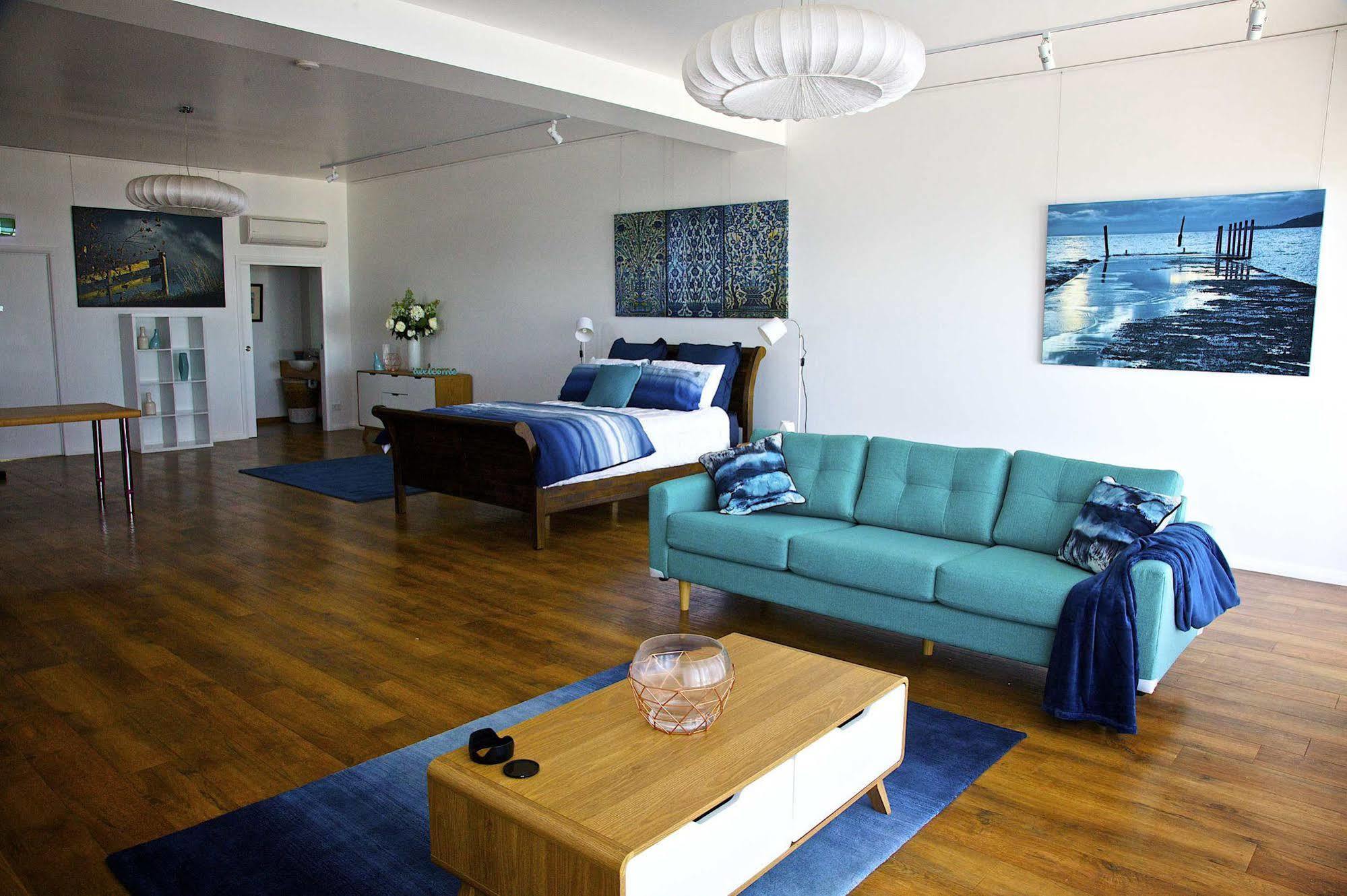 Penguin Beachfront Apartments Екстер'єр фото
