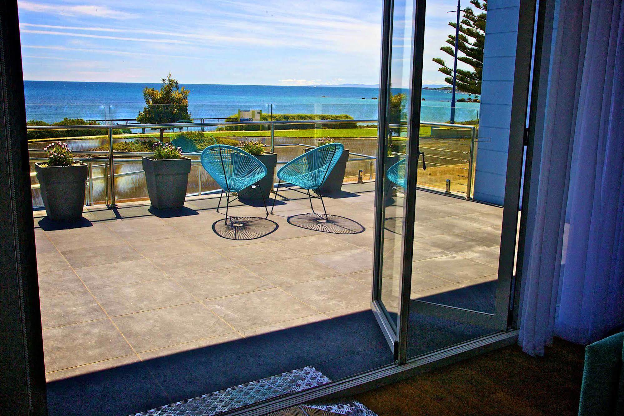 Penguin Beachfront Apartments Екстер'єр фото