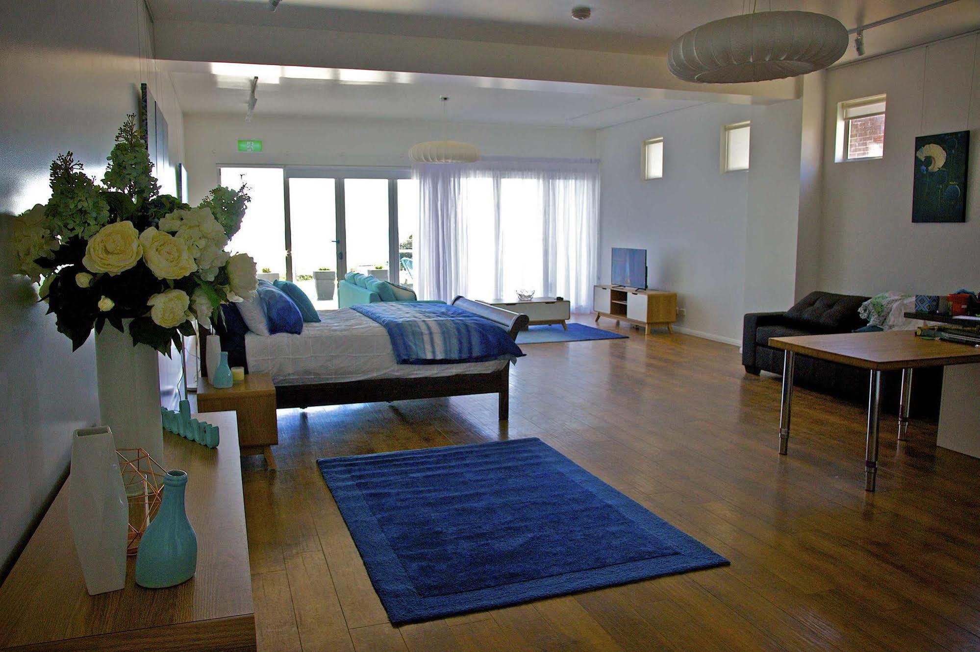 Penguin Beachfront Apartments Екстер'єр фото