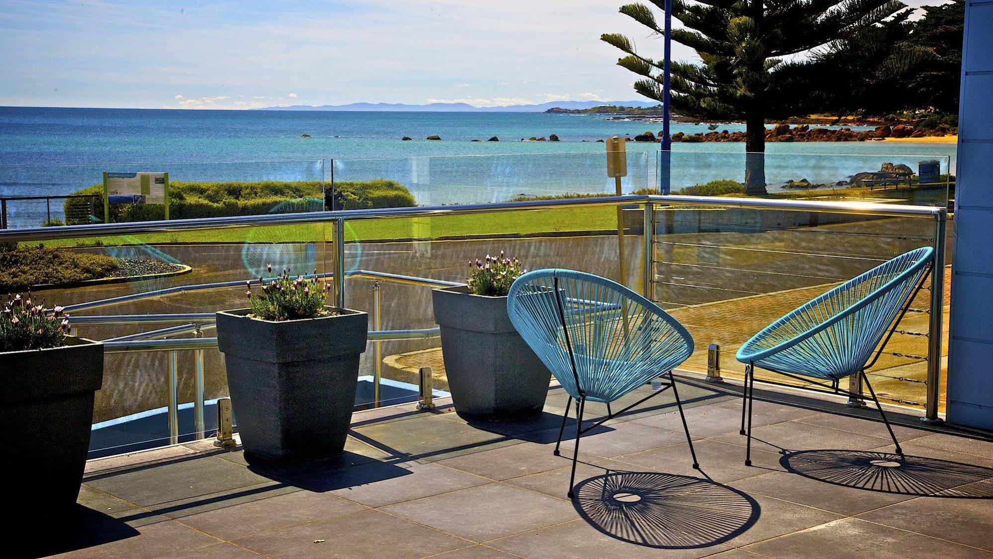 Penguin Beachfront Apartments Екстер'єр фото